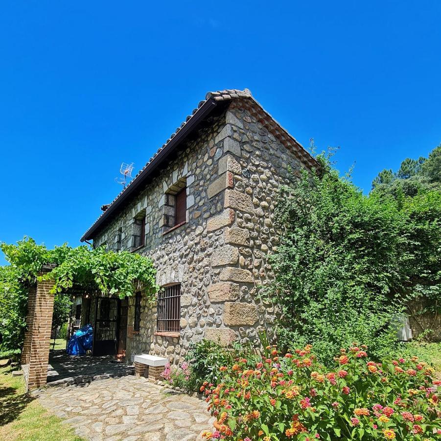 Casa Rural En Candeleda Con Piscina Y Un Maravilloso Jardin Exterior photo