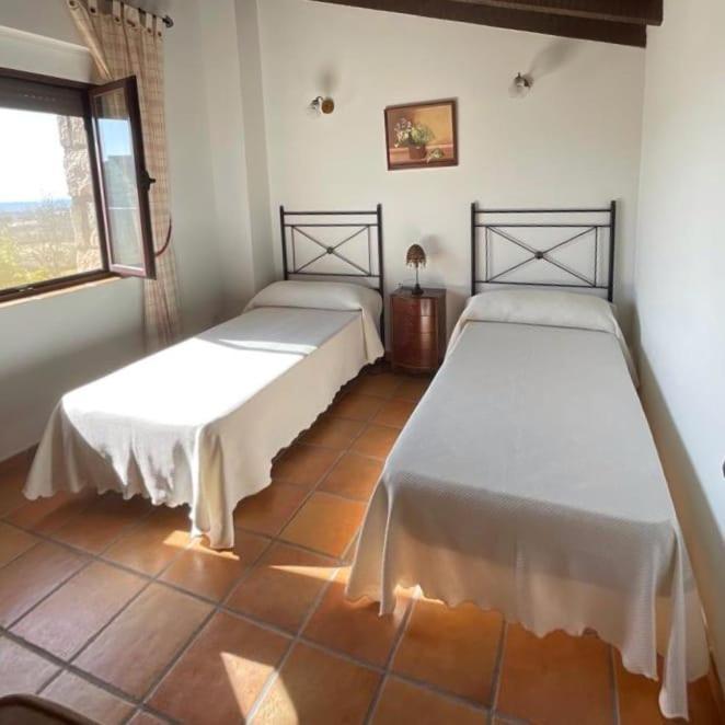 Casa Rural En Candeleda Con Piscina Y Un Maravilloso Jardin Exterior photo