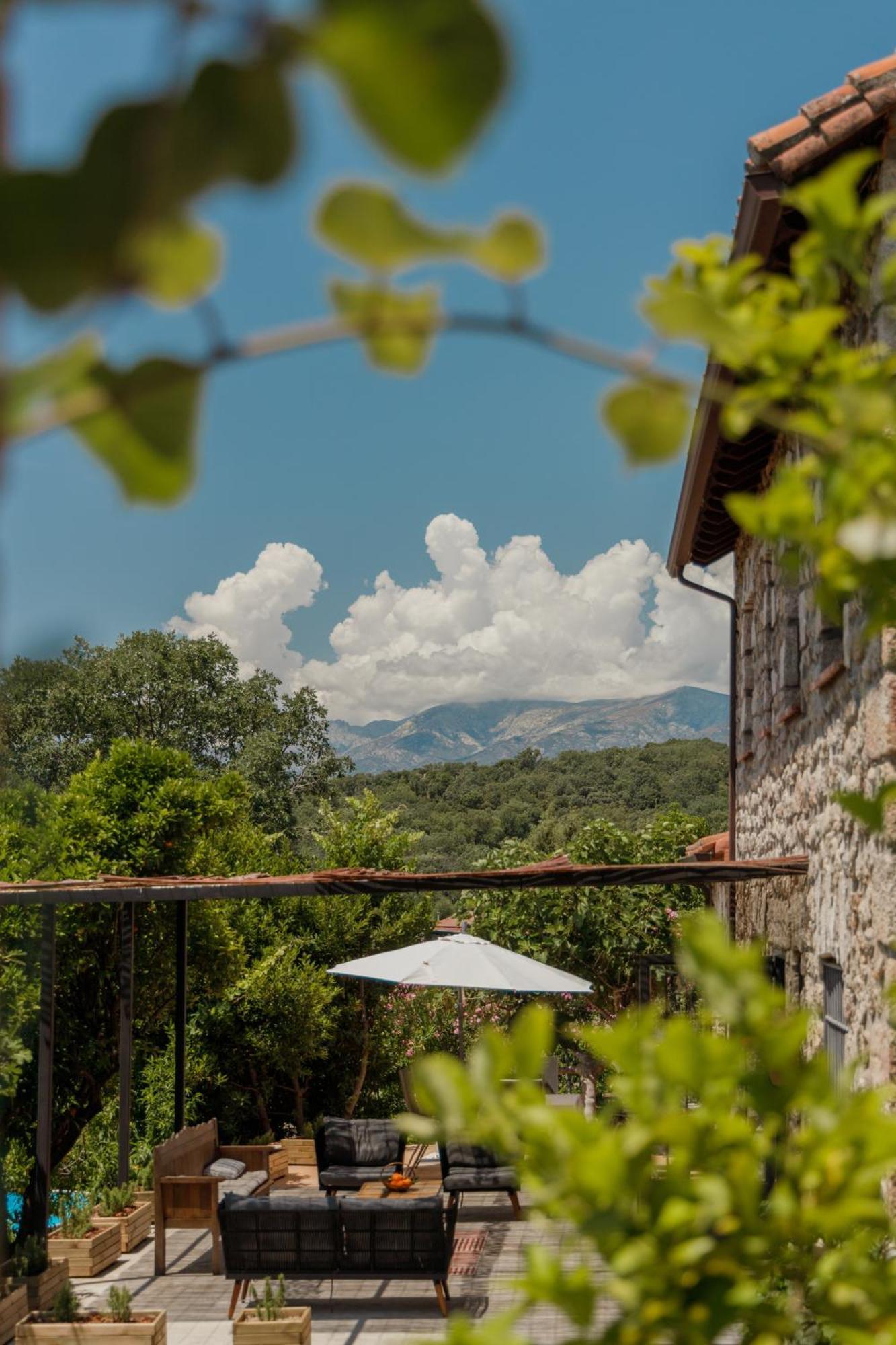 Casa Rural En Candeleda Con Piscina Y Un Maravilloso Jardin Exterior photo