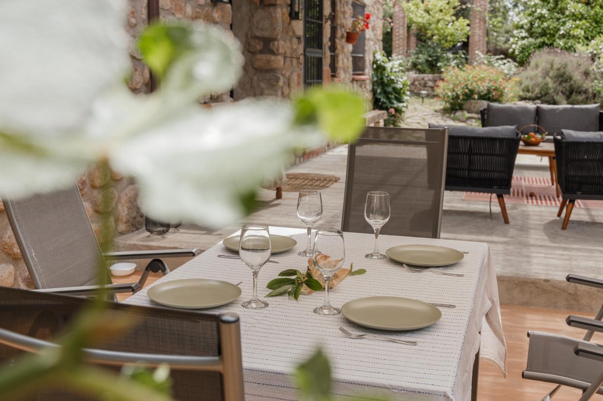 Casa Rural En Candeleda Con Piscina Y Un Maravilloso Jardin Exterior photo