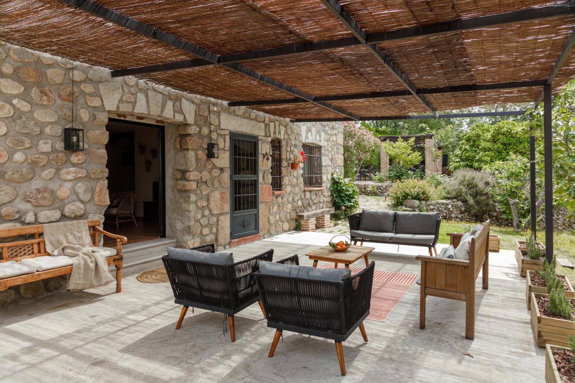 Casa Rural En Candeleda Con Piscina Y Un Maravilloso Jardin Exterior photo