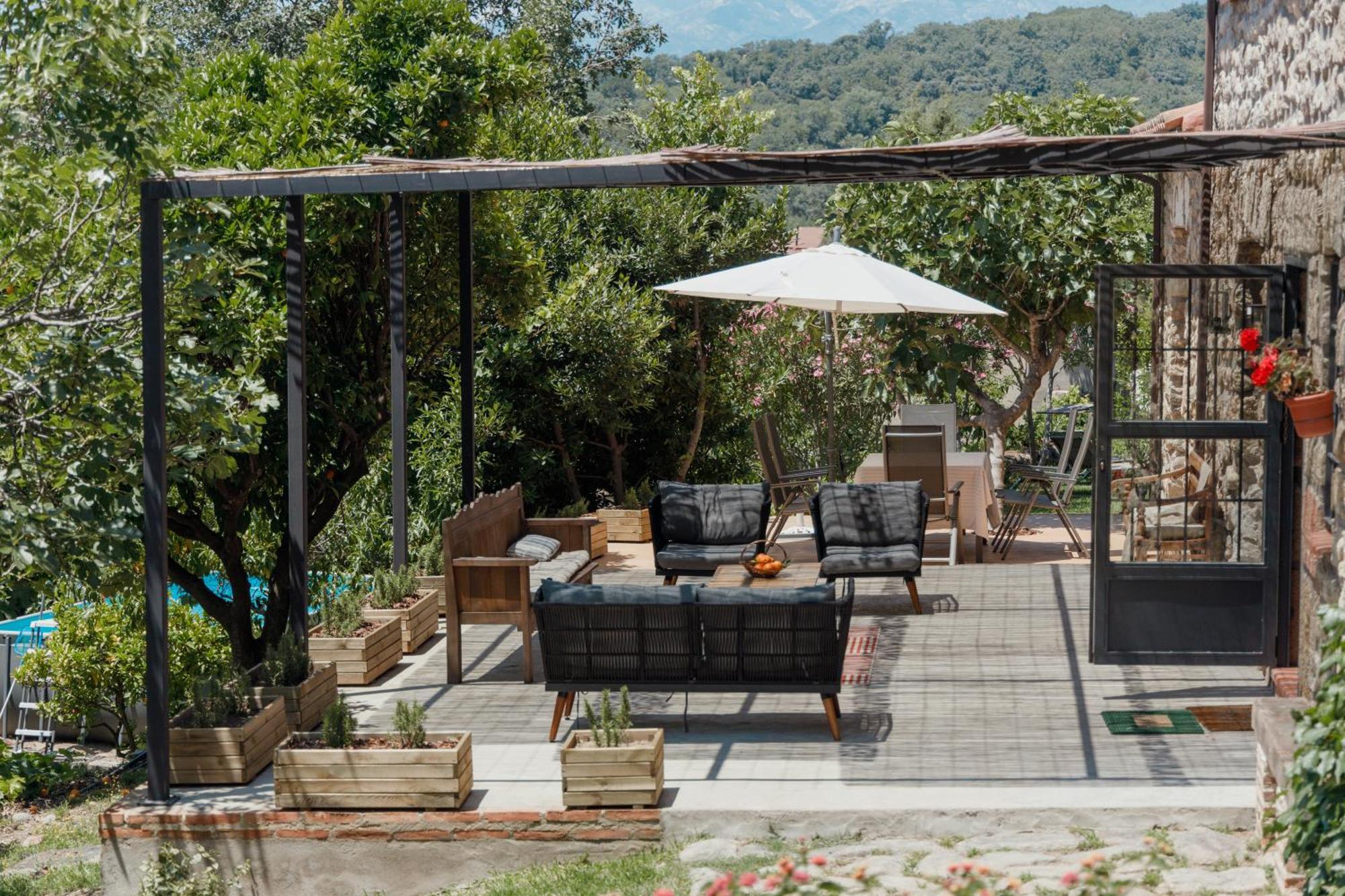 Casa Rural En Candeleda Con Piscina Y Un Maravilloso Jardin Exterior photo