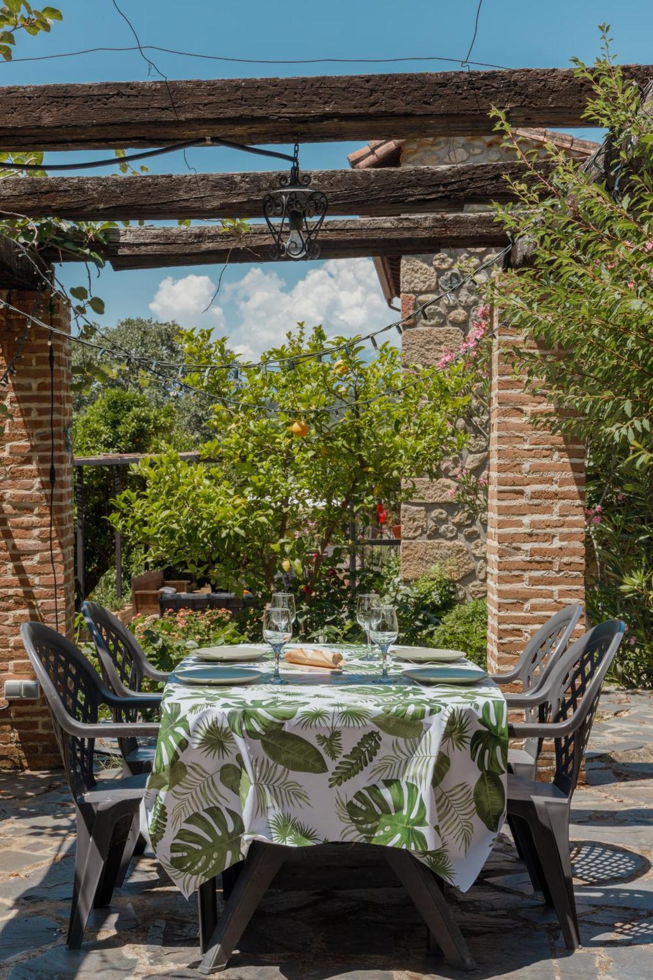 Casa Rural En Candeleda Con Piscina Y Un Maravilloso Jardin Exterior photo